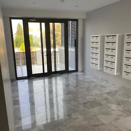 Denize Yakin Havuzlu Bahceli Bir Daire Apartment *